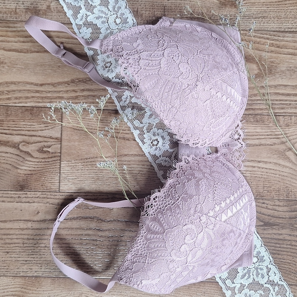 NWOT ROSE Lacy Plunge La Senza 32D. *P1041